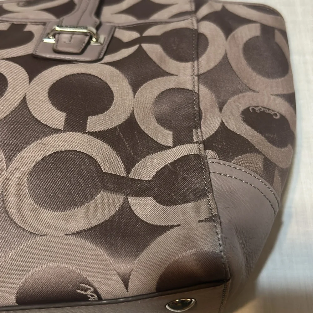 Vintage Coach Taylor OP Art Alexis Carryall. Inside zip. Zip Top Closure. - Picture 4 of 10